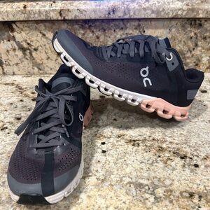 On Clound Running Women's Black/Gray and Pink Running Shoes. Size 5.5